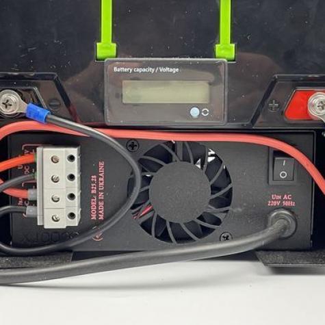 Блок питания PULSE PS13,8V/20A-BM с отсеком под автомобильную рацию фото 4